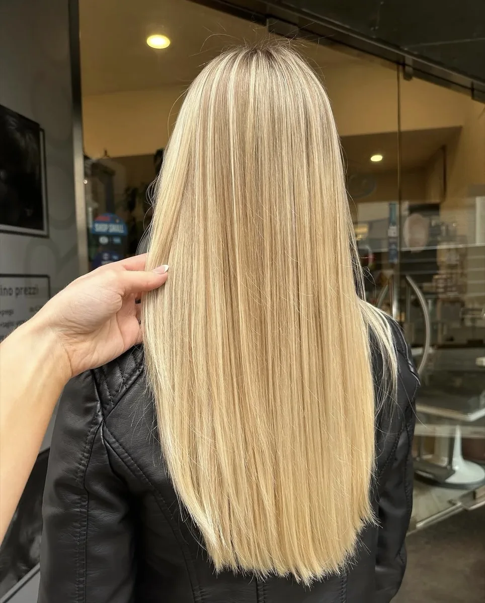 Schiaritura su capelli lunghi — Salone Rocco Trieste