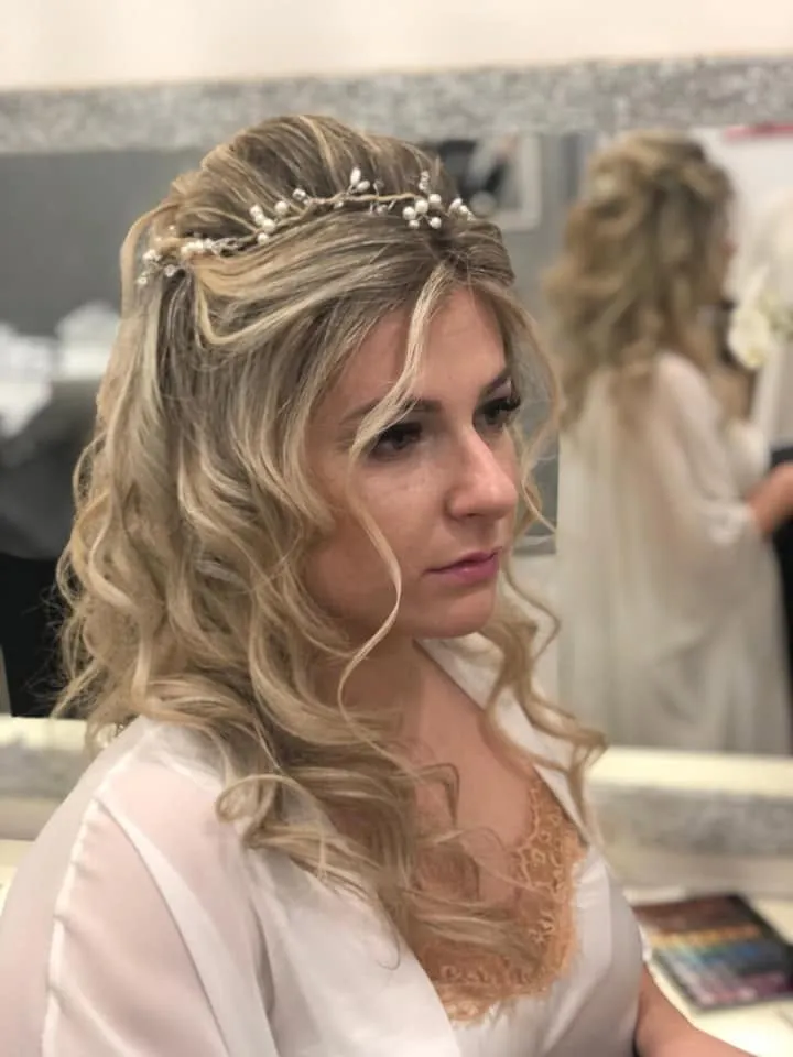 Semiraccolto sposa con accessorio gioiello — Salone Rocco Trieste